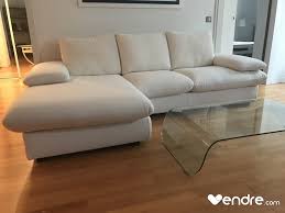 En habillement et en architecture d'intérieur, on appelle blanc cassé un blanc légèrement coloré d'une autre teinte. Canape Chateau D Ax Neuf Couleur Blanc Casse Vendre Com