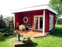 Hilfen, tools und artikel zum selbstbau, sind unter dem punkt interaktiv zu finden (navigationsleiste oben) alternativ auch in unserem forum unter der. Schwedenrot Stilvoll Die Schonsten Schwedenhaus Gartenhauser Flachdach Gartenhaus Gartenhaus Gartenhaus Mit Terrasse