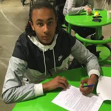 Joshua orobosa zirkzee was born on the 22nd day of may 2001 to his dutch father, remco zirkzee, and nigerian mother in the city of schiedam, netherlands. Joshua Zirkzee Snubs Man Utd And Arsenal He S At Everton Discussing Terms Report Daily Star