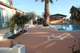 Jetez un coup d'œil sur les 8 matériaux pour un sol. Revetement De Sol Exterieur En Resine En Moquette De Pierre Dans Le Var Gpa