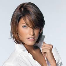 Les cheveux sont laissés à la hauteur du menton et très effilés sur toute la masse. Coupe De Cheveux Pour Cheveux Fins Et Raides