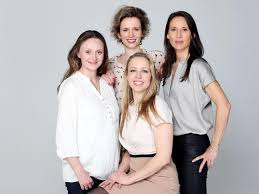 The series satirizes the high society of vienna nobel districts and exposes the beautiful appearance. Medien Vorstadtweiber Vorn Fernsehen Westfalische Nachrichten