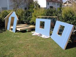 Spielhaus Bauanleitung Baue Das Eigene Spielhaus Fur Deine Kinder Outdoor Dekorationen Kinder Spielplatz Garten Spielhaus Aus Holz