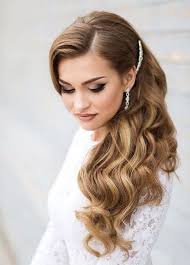 Curly blonde hair with side swept bangs. 34 Elegant Side Swept Hairstyles You Should Try Weddingcraze