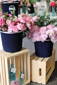 There is no golden rule for choosing a time, and the final date will depend on the bride's preferences, venue availability, and scheduling issues. Bridal Shower Ideas With A Flower Bar Brianne Johanson