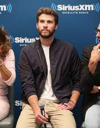 Liam Hemsworth Photos Photos Siriusxm S Town Hall With The Cast Of Independence Day Resurgence Town Hall Liam Hemsworth Hemsworth It Cast