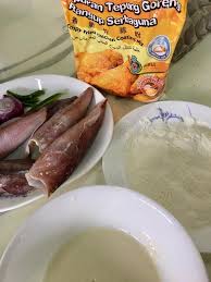 Ketupat sotong atau juga dikenali sebagai sotong sumbat merupakan sotong yang disumbat dengan pulut yang dimasak dalam santan pekat. Resepi Sotong Sumbat Telur Masin Yang Korang Wajib Cuba Senang Je Nak Buat