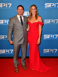Helen glover is a whole earth peanut butter ambassador and backing jamie ramsay's whole way to stokeyo challenge, to rally support for team gb. Olympic Champion Helen Glover From Cookham Set To Welcome Twins With Husband Steve Backshall Later This Year Bucks Free Press