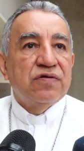 El Monseñor José Domingo Ulloa entregó este martes la carta enviada por el  presidente José Raúl Mulino a los bananeros, con el objetivo de buscar  soluciones a la crisis que atraviesa la provincia de ...