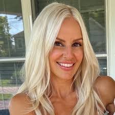 Courtney Stanton's Instagram, Twitter & Facebook