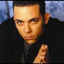 Play Tu Amante A Escondidas by Edward Lovell