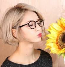 114 Magnifiques Photos De Coiffure Courte Archzine Fr Cheveux Courts Lunettes Cheveux Courts Coiffure Courte