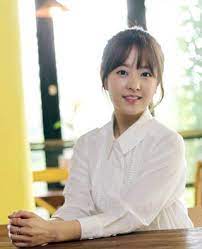 Serial drama korea oh my ghost bercerita tentang seorang asisten koki canggung dan pemalu bernama na bong sun, ia selalu diganggu oleh hantu penggoda/perayu. A Different Side To Park Bo Young