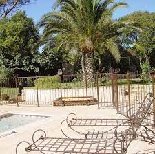 barriere piscine fer forge provencale deluxe une autre vision de la cloture barriere piscine piscine terrasse autour piscine