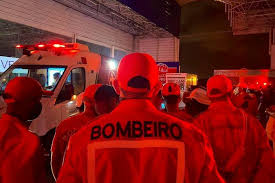 As vítimas mortais são uma bombeira de 36 anos e um bombeiro de 22 anos que faziam parte da equipa … Queda De Prateleiras Em Supermercado Mata Uma Pessoa No Maranhao Gzh