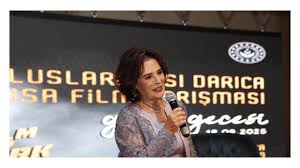 Hülya Koçyiğit Darıcada jüri oldu