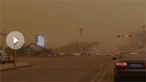 Trouvez des images de stock de tempête de sable en hd et des millions d'autres photos, illustrations et images vectorielles de stock libres de droits dans la collection shutterstock. Video Une Impressionnante Tempete De Sable S Abat Sur Une Ville Chinoise Draguignan Maville Com