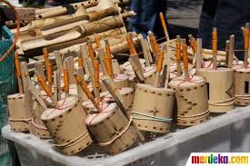 Gasing Tradisional Terbuat Dari Bambu Mainan Ini Tampaknya Masih Sangat Digemari Anak Anak Masa Kini Mainan Mainan Anak Bambu