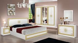 Ce meuble est très pratique à utiliser dans l'entrée de la maison comme meuble d'entrée ou dans la chambre à coucher. Chambre Moderne Ideal Mobili
