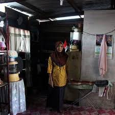 Beli aneka produk terbaru di toko dapur dan ruang tamu dengan mudah dari genggaman tangan kamu menggunakan aplikasi tokopedia. Rumah Warga Di Perbatasan Teras Di Wilayah Indonesia Dapur Di Malaysia Halaman All Kompas Com