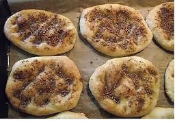 Libanesisches Fladenbrot Mit Zaatar Gewurzmischung Rezept Lebensmittel Essen Fladenbrot Rezepte