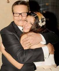 توفي وزير الإعلام المصري الأسبق صفوت الشريف مساء الأربعاء عن عمر ناهز 87 عاما داخل أحد المستشفيات. Ø¨Ø°Ø® Ø­ÙÙ„ Ø®Ø·ÙˆØ¨Ø© Ø­ÙÙŠØ¯Ø© ØµÙÙˆØª Ø§Ù„Ø´Ø±ÙŠÙ Ø¨Ø§Ù„ØµÙˆØ± Ø¬ÙØ±Ø§ Ù†ÙŠÙˆØ²