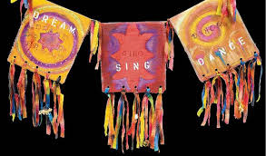 Pin Von Wendy Wilson Auf Crafting Calm For Kids Gebetsfahnen Kunstquilt Fahnen