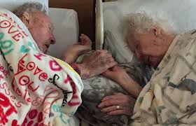 Pin By Omayra Colon On Amor Old Couples Couples In Love Growing Old Together