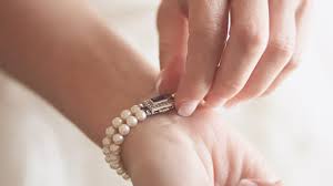 Bracelet mate securely holds one end of bracelet, wristwatch or necklace so you can fasten even the tiniest clasp with ease. Life Hack How To Put A Bracelet On Yourself Starts At 60