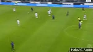 Được chơi trên sân nhà, cộng với phong độ đang cao, juve tràn đầy tự tin nối dài mạch bất bại của mình trước inter. Juventus Vs Inter 1 1 Serie A 6 1 2015 Mauro Icardi Goal On Make A Gif