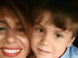 O una volta scesa dall'auto, è caduta, forse è viviana parisi tampona un furgoncino all'interno della galleria, scende dall'auto e poi scavalca il. Giustizia Per Viviana E Gioele No All Archiviazione Del Caso Come Omicidio Suicidio Petizioni Com
