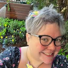 I was today years old when I learned that Jessinia is deaf (from a Rebecca  Yarros interview). All this time I thought all the scribes took a vow of  silence and just