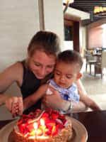 Marvel star tom hiddleson is the middle child between two sisters, journalist sarah hiddleston and actress. Sarah Hiddleston Whois