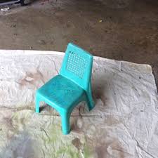 We painted one chair in gloss popsicle orange and the other in gloss true blue. Architecture Of A Mom How To Spray Paint Plastic Outdoor Furniture