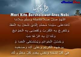 Bacaan shalawat nariyah dan artinyaallahumma sholli sholaatan kaamilatan wasallim salaaman. Mengenal Manfaat Teks Bacaan Sholawat Nariyah Arab Latin Yang Benar