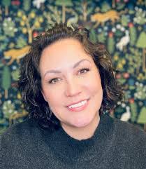 Jen Lyons's Instagram, Twitter & Facebook