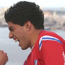 Es difícil encontrar un país más polarizado por el fútbol que Uruguay 🇺🇾.  Peñarol y Nacional reúnen a más del 80% de los hinchas del país, una  rivalidad que solo encuentra equivalentes