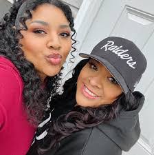 Deandre Hobbs's Instagram, Twitter & Facebook