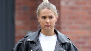 The love island beauty has switched up her look again with a new long hairstyle. Molly Mae Hague Keeps It Casual In Leggings As She Runs Errands After Ibiza Getaway Aktuelle Boulevard Nachrichten Und Fotogalerien Zu Stars Sternchen