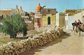 صور زيتيه ملونه من الارشيف الفلسطيني في سنوات الثلاثينات حيث يظهر في الصور قرية كفر في الجليل ومدينة حيفا و Art And Architecture Palestine Art House Styles