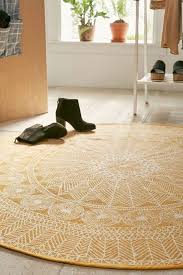 Teppich Rund 40 Innendesigns Mit Rundem Teppich Die Sehenswert Sind Teppich Gelb Runde Teppiche Teppich Wohnzimmer