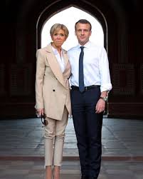 11 03 2018 Emmanuel Et Brigitte Macron Devant Le Taj Mahal Bonne Soiree Emmanuelmacron Brigittemacron Macron Premieredame Presi Vestiti Casa Arte
