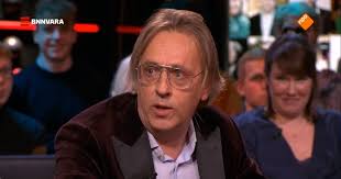 Eva hoeke heeft een relatie met journalist en schrijver marcel van roosmalen. Marcel Van Roosmalen Krijgt Lachers Op Zijn Hand In Dwdd Geef Hem Eigen Show Show Ad Nl