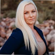 Aimee Pace's Instagram, Twitter & Facebook