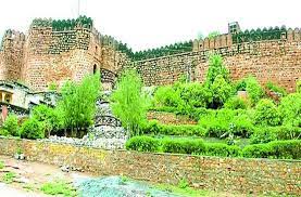 The fort contains some temples and is currently being promoted as one of the tourist attractions to visit. Sojat Fort Tourest à¤¦ à¤° à¤— à¤• à¤ªà¤° à¤¯à¤Ÿà¤¨ à¤¸ à¤¥à¤² à¤• à¤° à¤ª à¤® à¤µ à¤•à¤¸ à¤¤ à¤•à¤°à¤¨ à¤• à¤² à¤ à¤‰à¤  à¤ˆ à¤†à¤µ à¤œ Patrika News