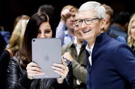 A chief executive officer (ceo) is someone who is in charge of an organization and normally makes the vast majority of all business related executive decisions. Apple Ceo Tim Cook Defends Google Relationship