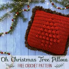 This pattern is available as a free ravelry download. Oh Christmas Tree Pillow A Free Crochet Christmas Pillow Pattern