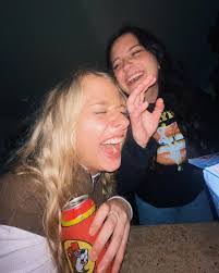 Allie Jacobsen's Instagram, Twitter & Facebook