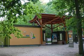 Hier leben 4.500 tiere in 450 arten aus aller welt. Rostock Zoo Wikipedia