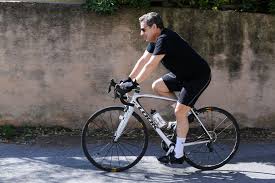 Résultat de recherche d'images pour "Nicolas Hulot à vélo"